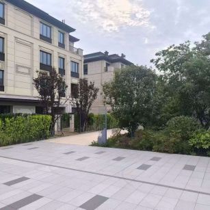 连云港 芝麻白与芝麻白搭配铺装，尺寸1200*600