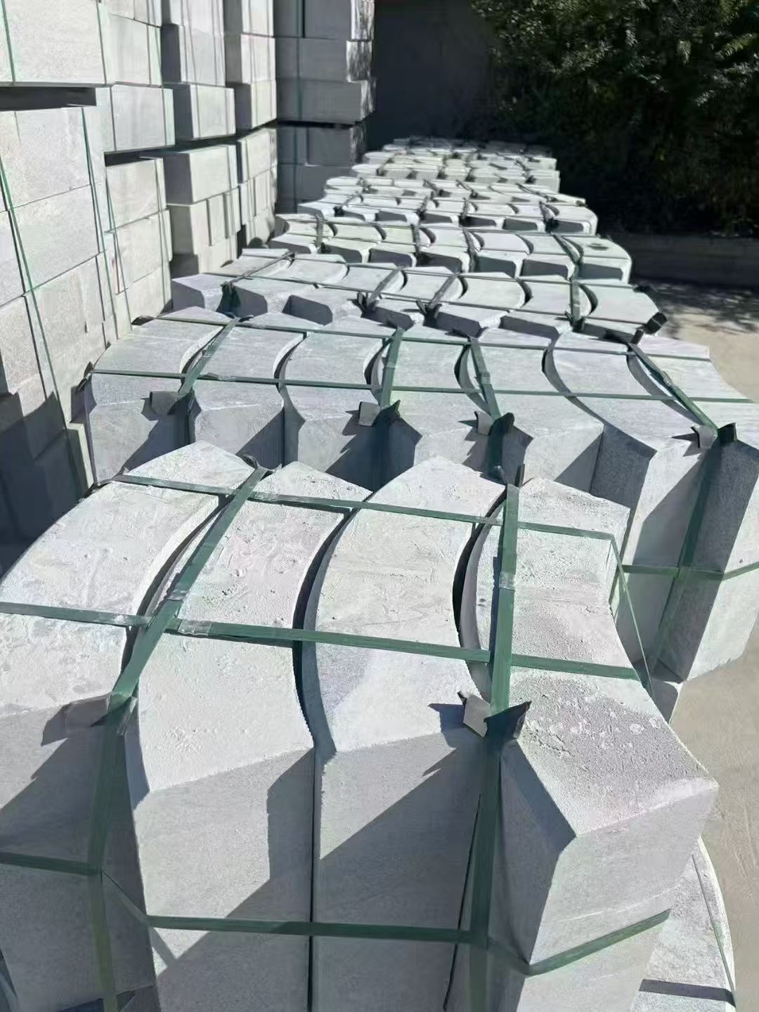 连云港 芝麻灰弧形路沿石