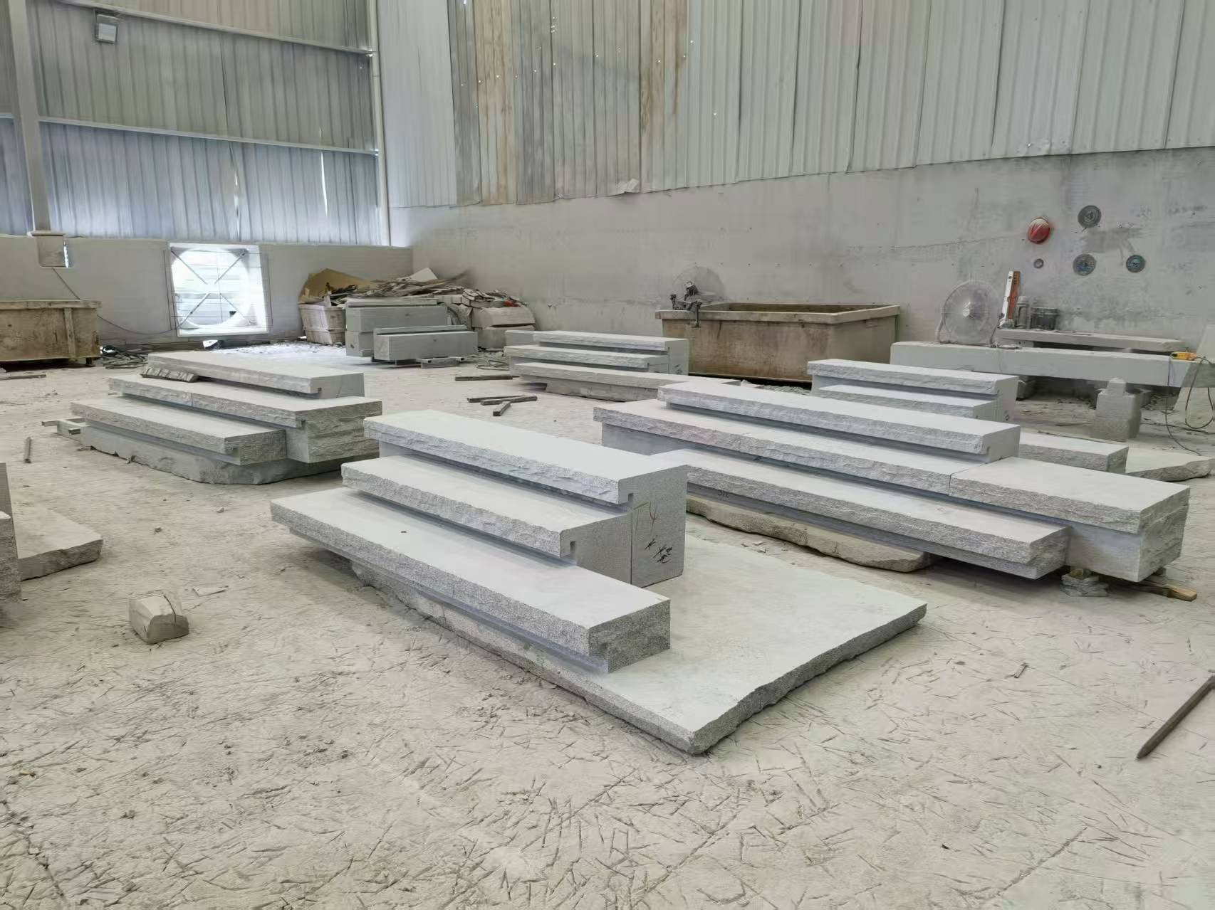 连云港 整石台阶（大面火烧+侧面自然面），出货前厂内拼装