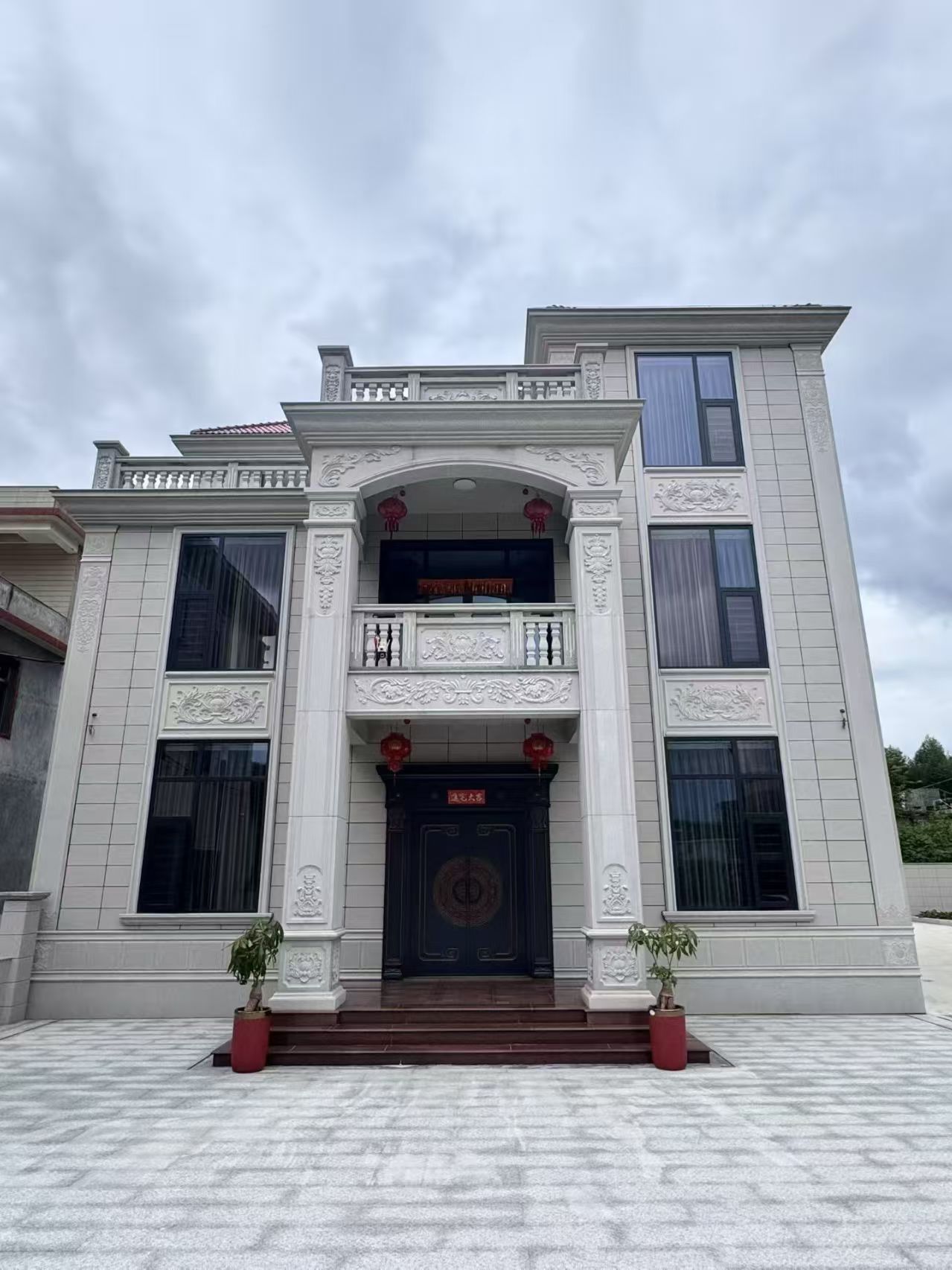 连云港 芝麻白石材别墅干挂案例展示