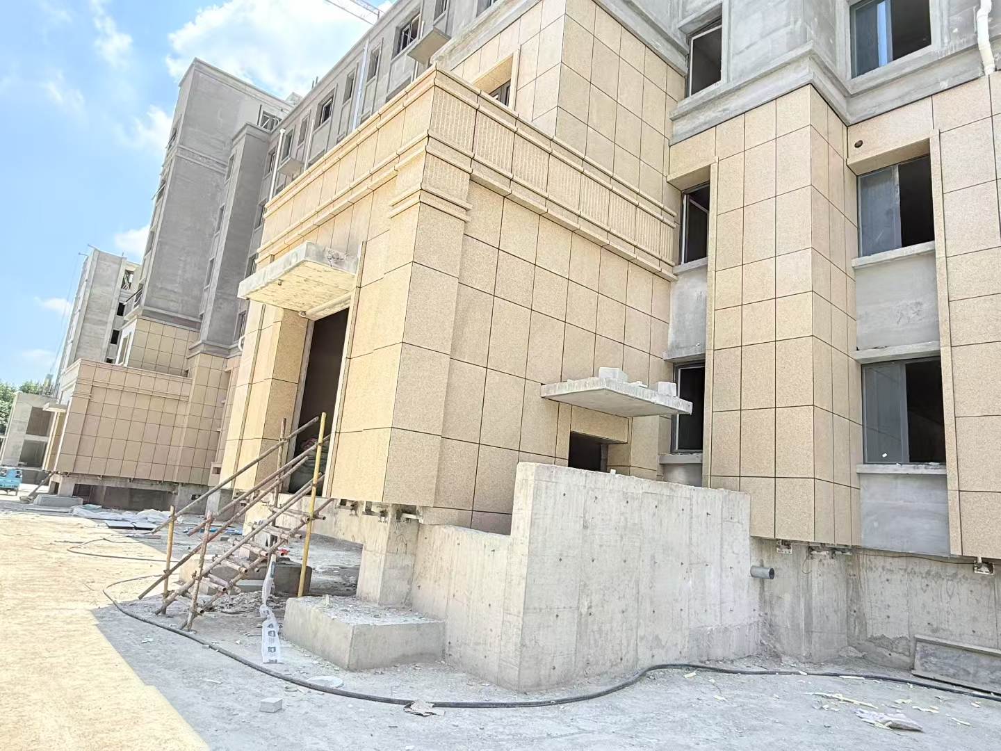 连云港 黄金麻干挂，工地实拍