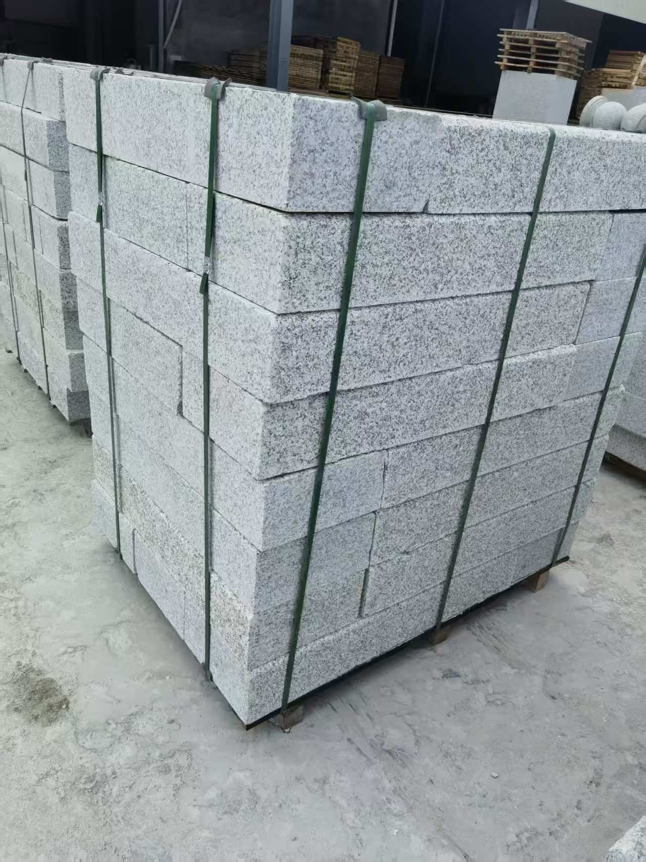 连云港 芙蓉白火烧两面路沿石