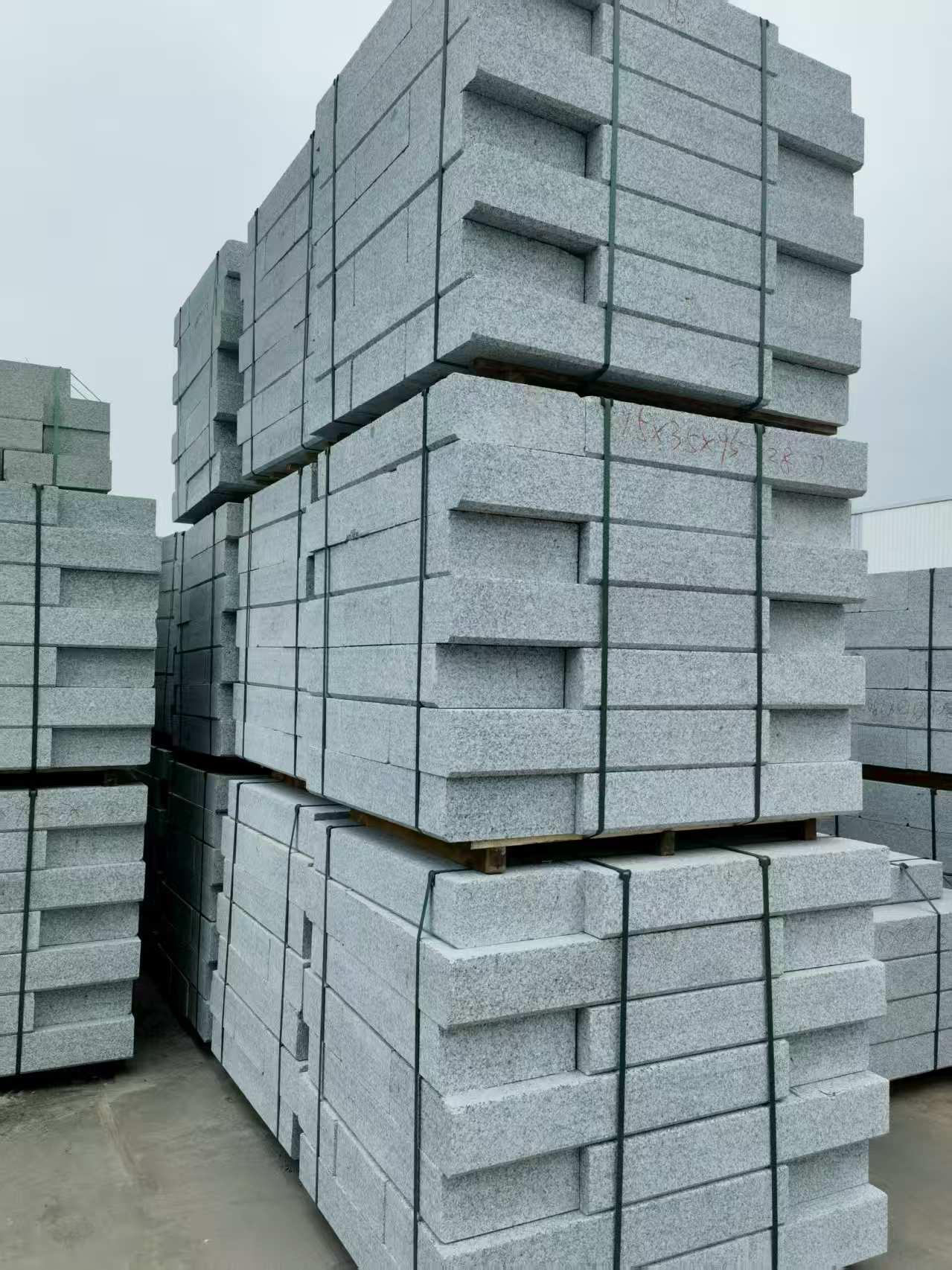 连云港 路沿石，板板正正的路沿石