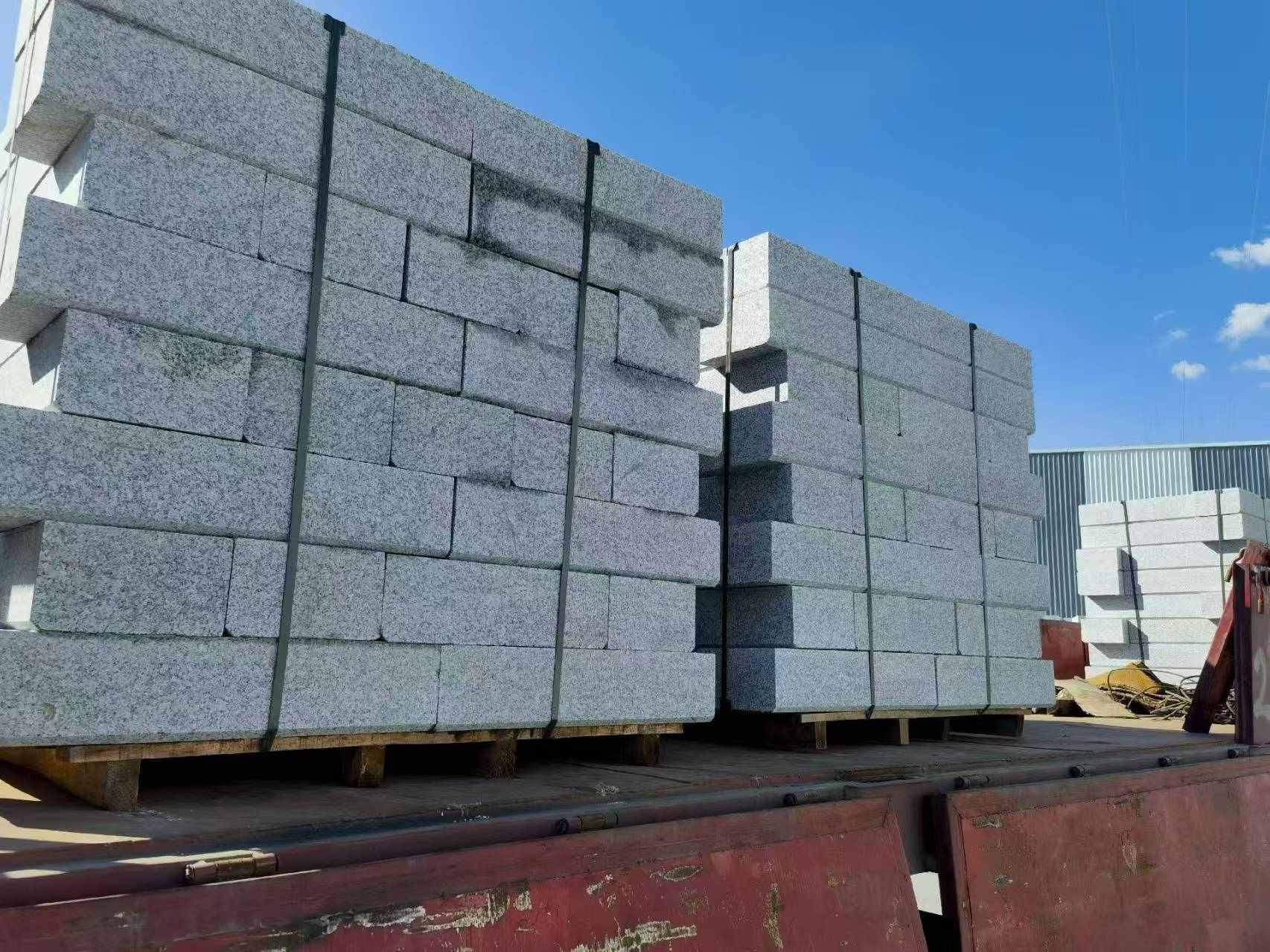 连云港 路沿石装车出货