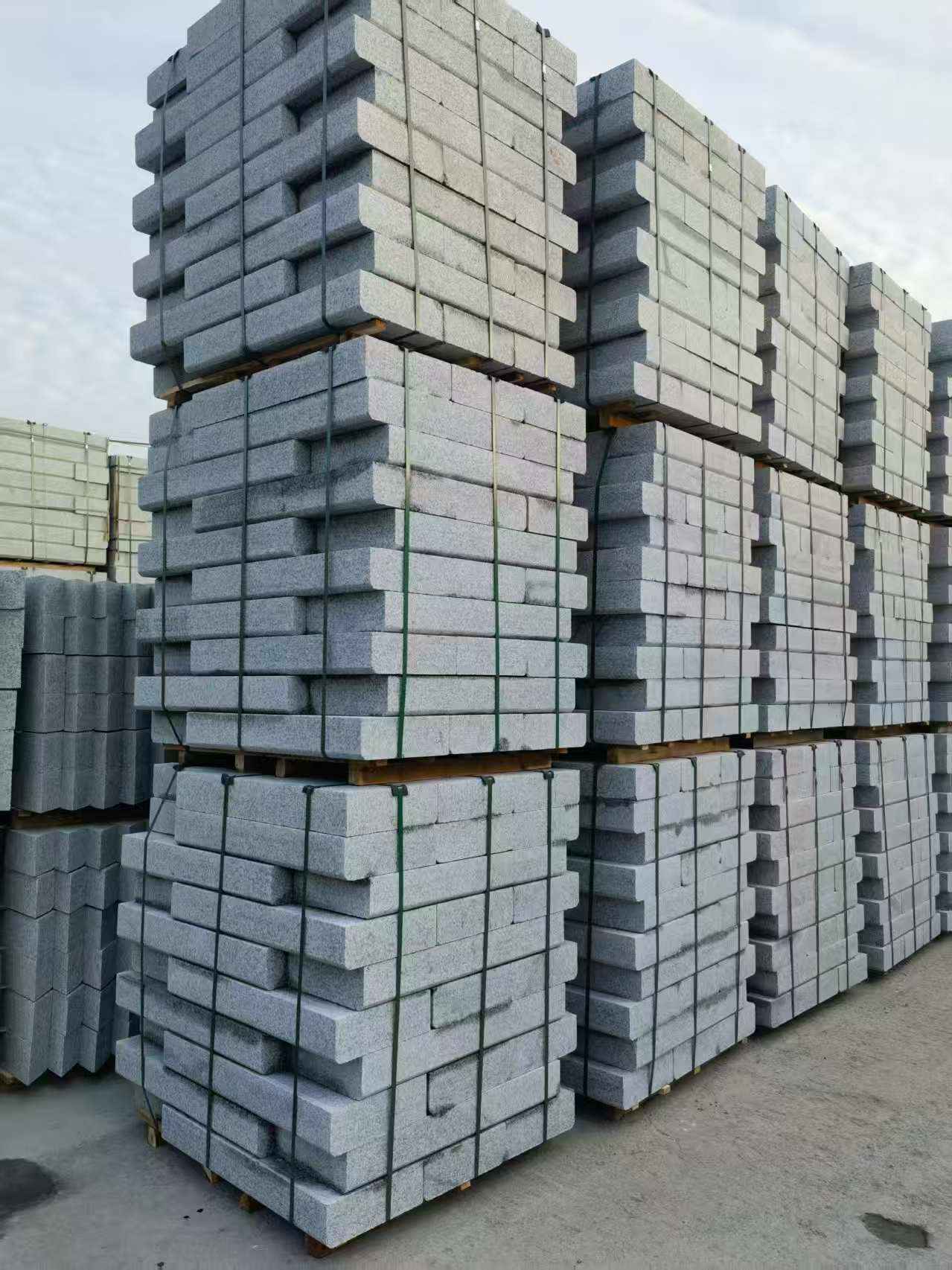 连云港 路沿石（路侧石），颜色一致，尺寸标准