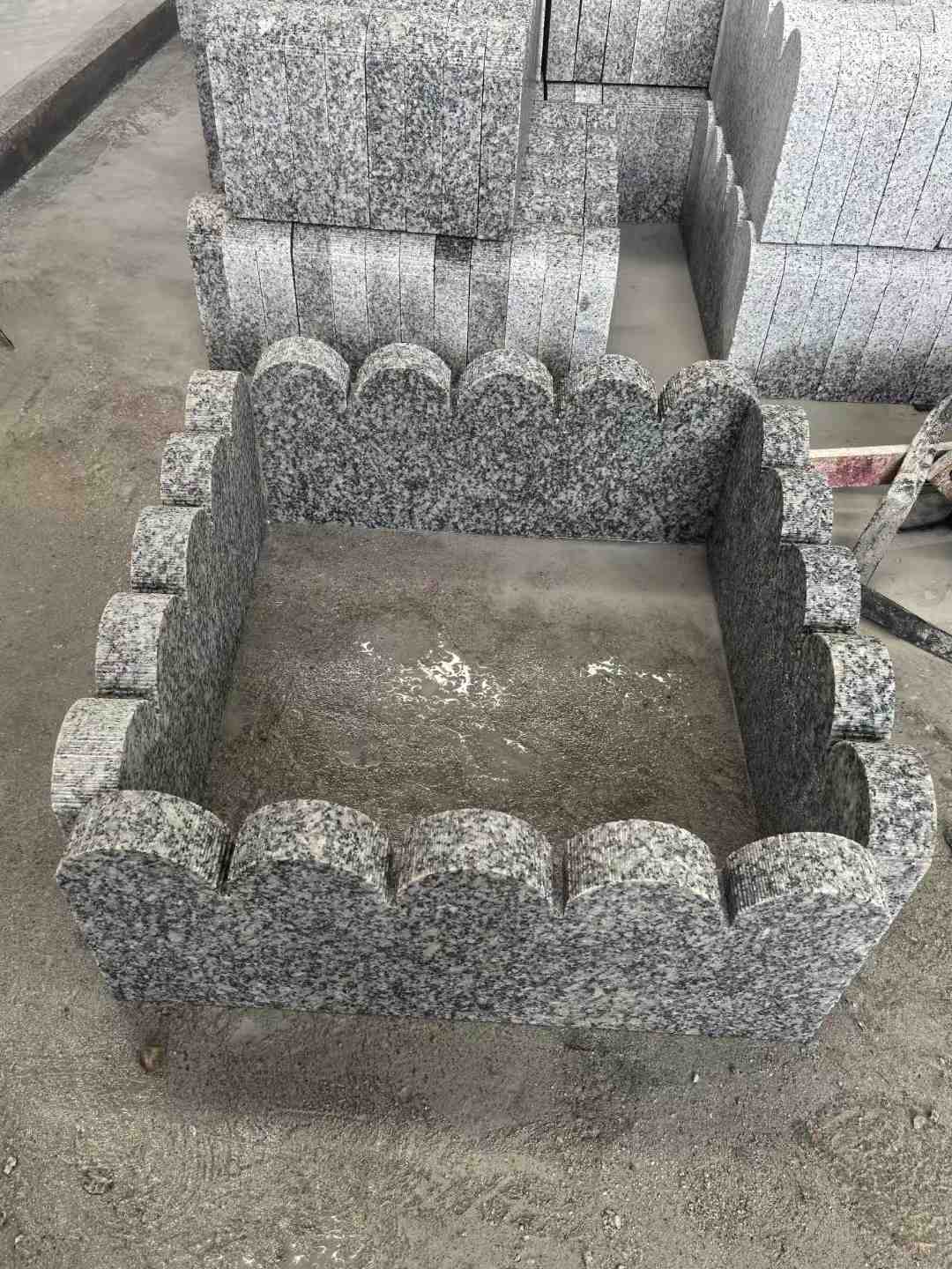 连云港 花边石、花坛围栏石、花池界石、菜园栅栏石、镶边石、波浪状界石介绍