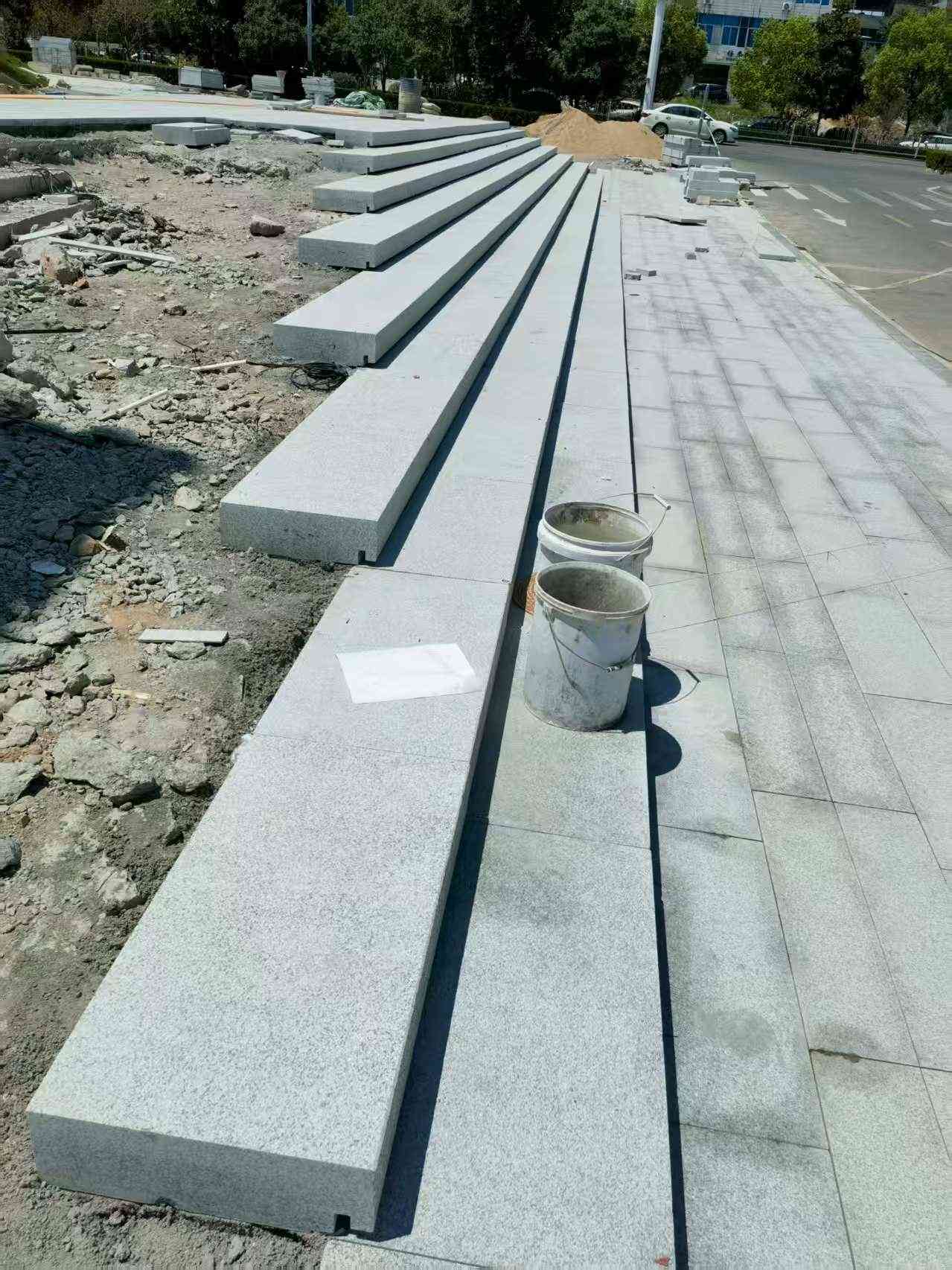 连云港 芝麻白整石台阶，施工现场