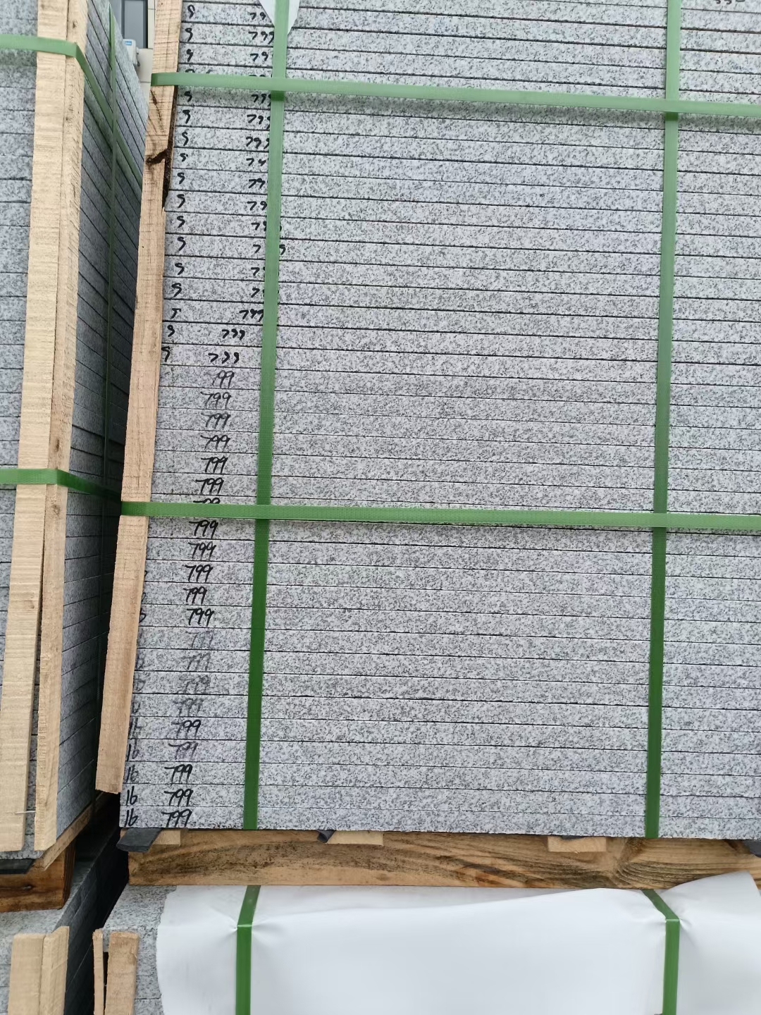 连云港 芝麻白石材地铺做法